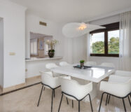 Виллы с 4 спальнями в Эстепоне у гольф-клуба, 175 кв.м.