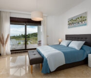 Виллы с 4 спальнями в Эстепоне у гольф-клуба, 175 кв.м.