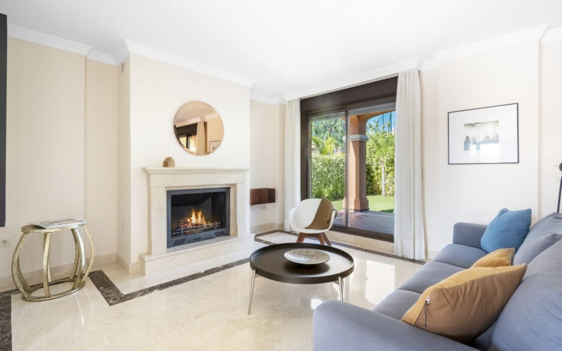 Виллы с 4 спальнями в Эстепоне у гольф-клуба, 175 кв.м.