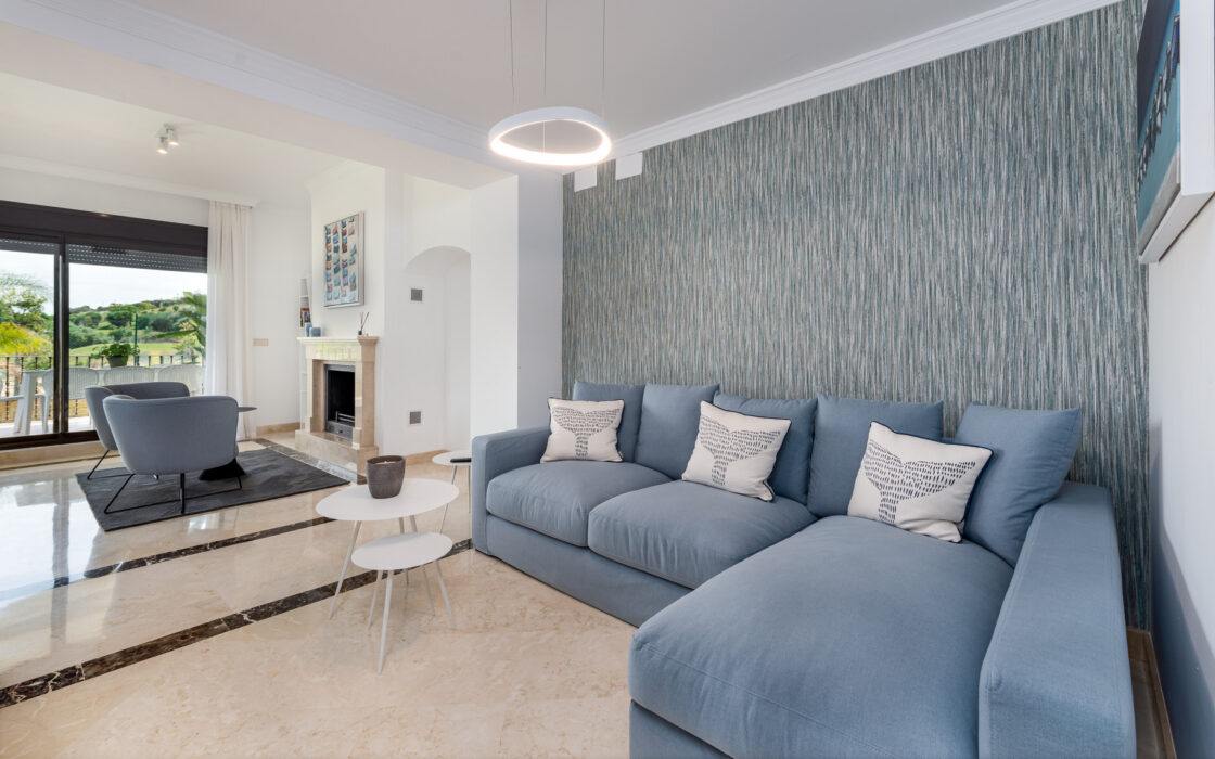 Виллы с 4 спальнями в Эстепоне у гольф-клуба, 175 кв.м.