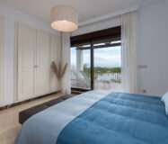 Виллы с 4 спальнями в Эстепоне у гольф-клуба, 175 кв.м.