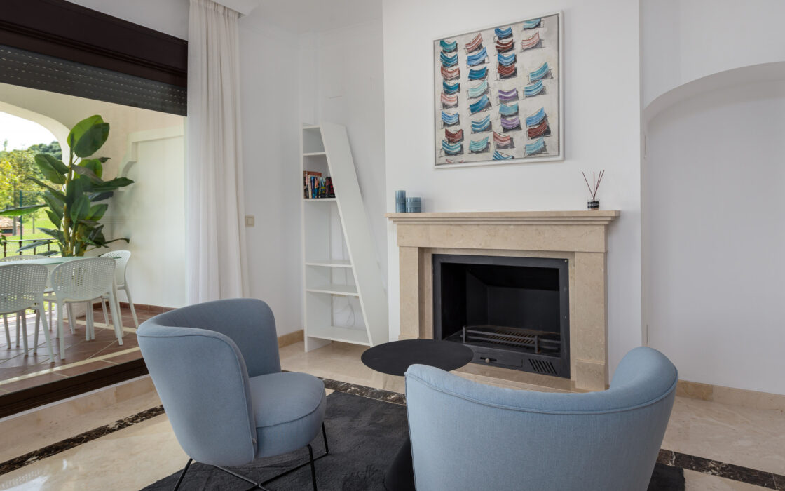 Виллы с 4 спальнями в Эстепоне у гольф-клуба, 175 кв.м.