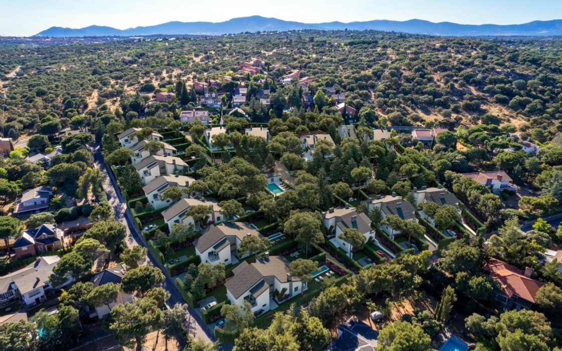 Виллы с 4 спальнями в Торрелодонесе с террасой и бассейном