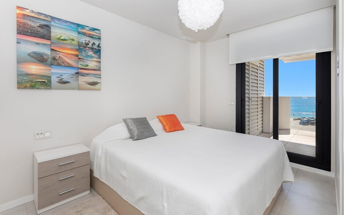 Апартаменты у моря в Миль-Пальмерас с 2 спальнями и террасой