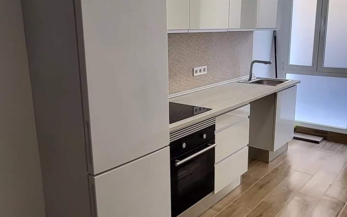 Апартаменты в Валенсии 42 кв.м с кондиционером и мебелью