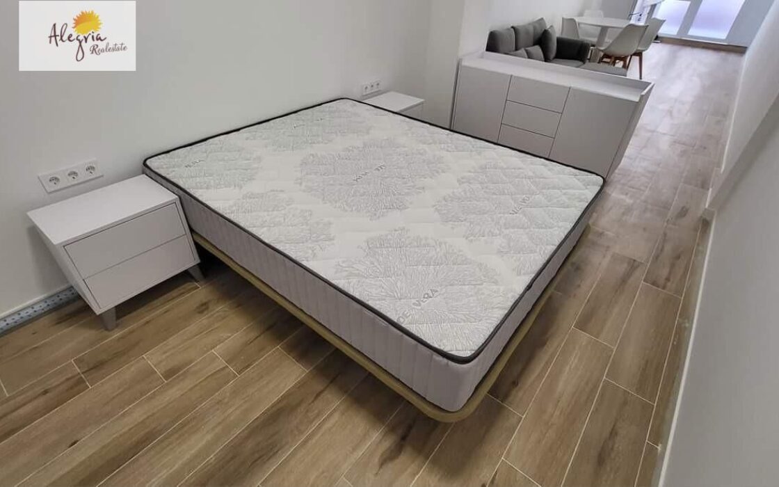 Апартаменты в Валенсии 42 кв.м с кондиционером и мебелью