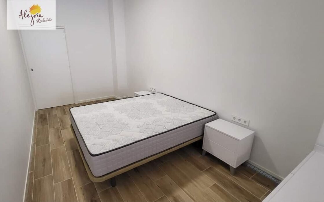 Апартаменты в Валенсии 42 кв.м с кондиционером и мебелью