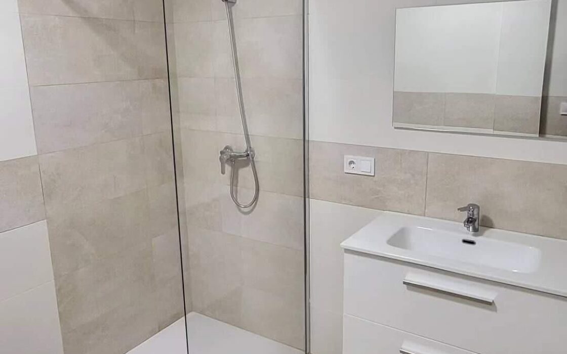 Апартаменты в Валенсии 42 кв.м с кондиционером и мебелью