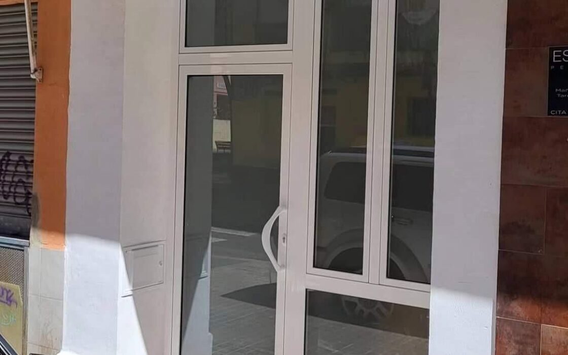 Апартаменты в Валенсии 42 кв.м с кондиционером и мебелью