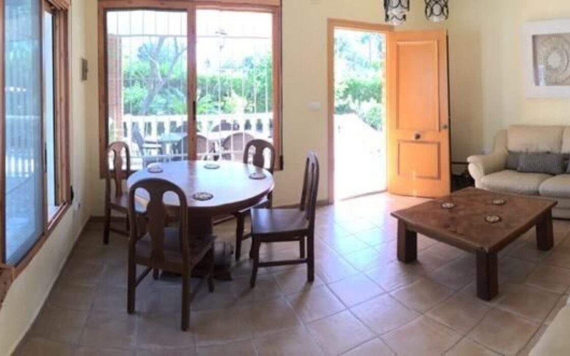 Дом в L’Eliana 135 кв.м с террасой и бассейном