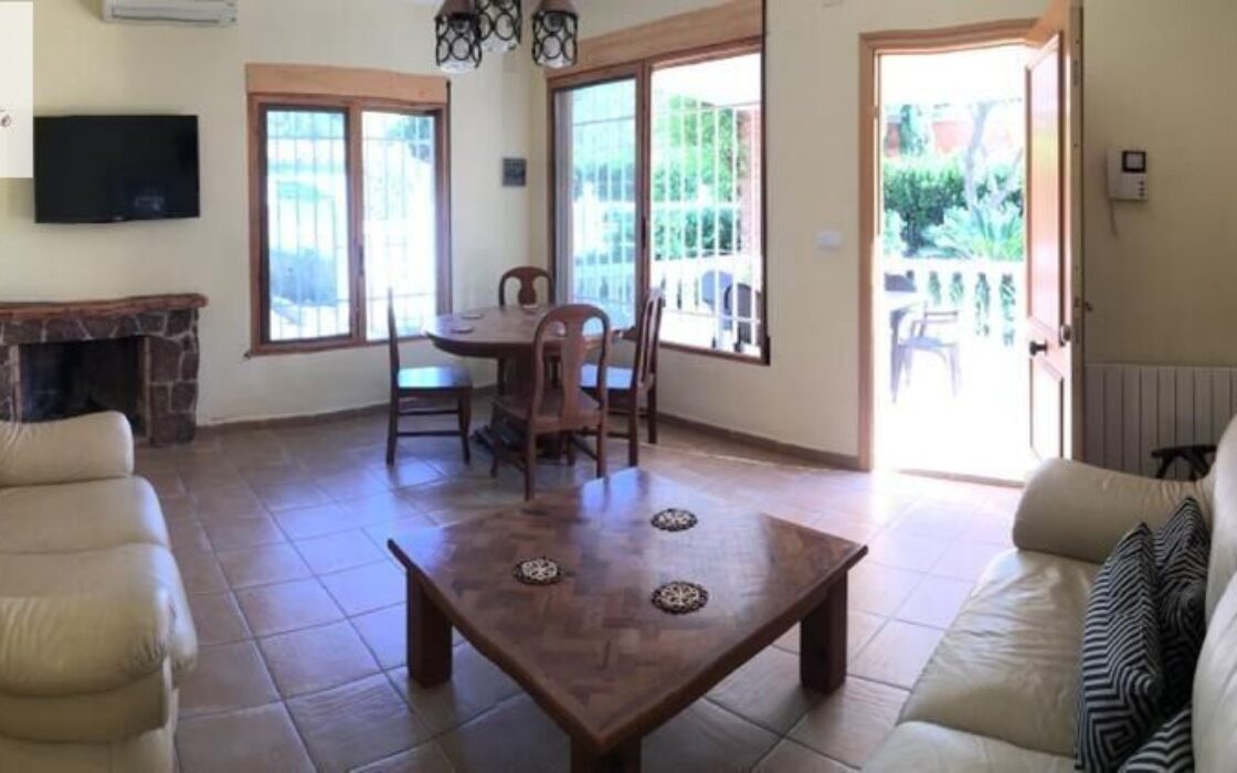 Дом в L’Eliana 135 кв.м с террасой и бассейном