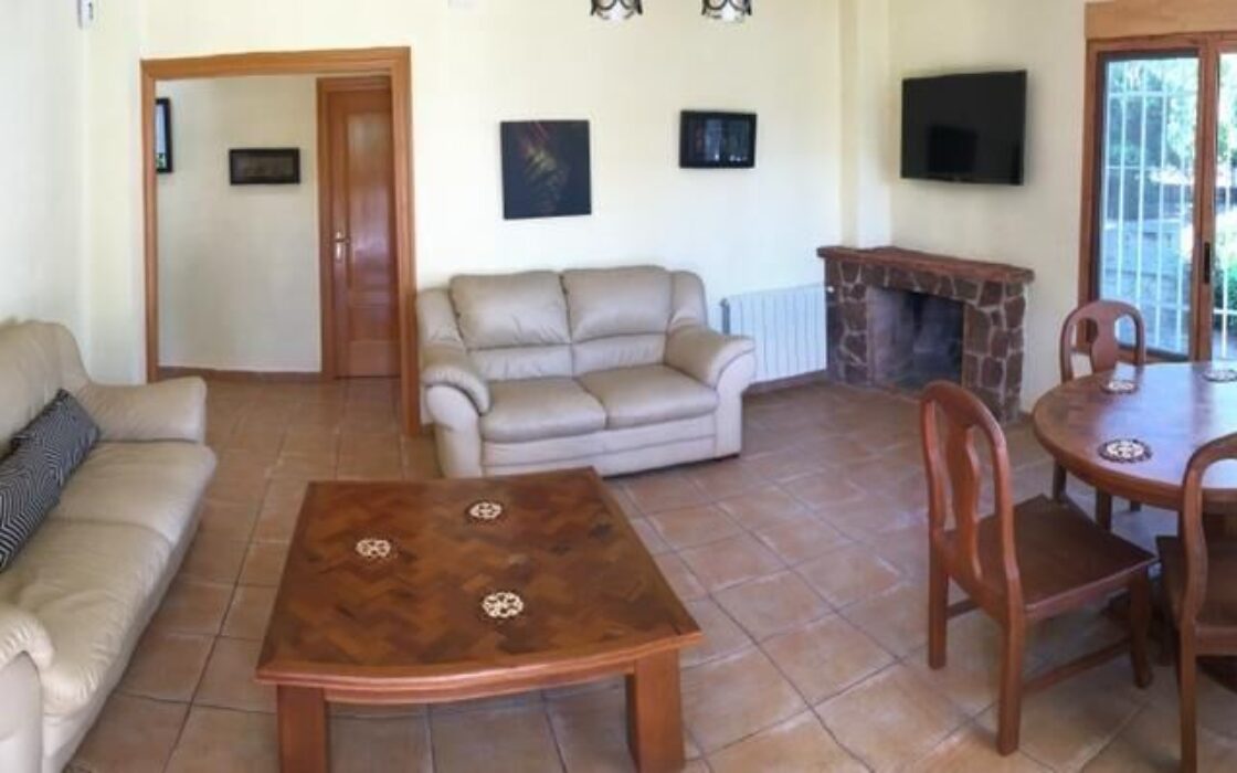 Дом в L’Eliana 135 кв.м с террасой и бассейном