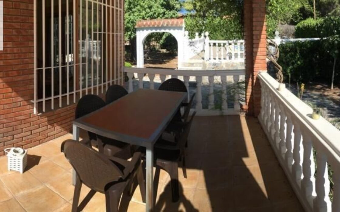 Дом в L’Eliana 135 кв.м с террасой и бассейном