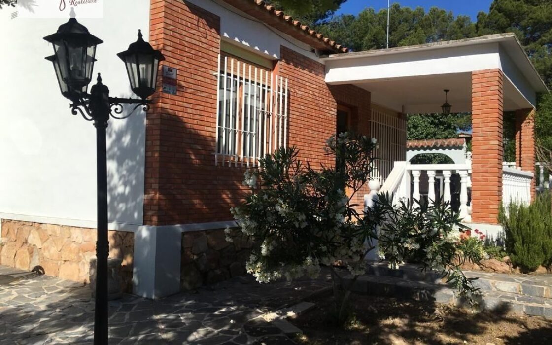 Дом в L’Eliana 135 кв.м с террасой и бассейном