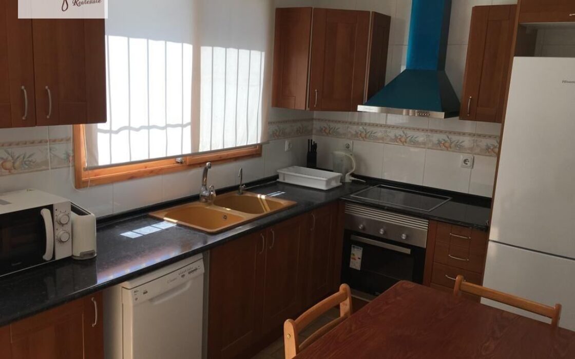 Дом в L’Eliana 135 кв.м с террасой и бассейном