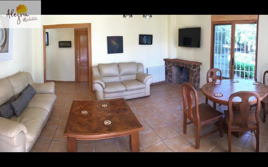 Дом в L’Eliana 135 кв.м с террасой и бассейном