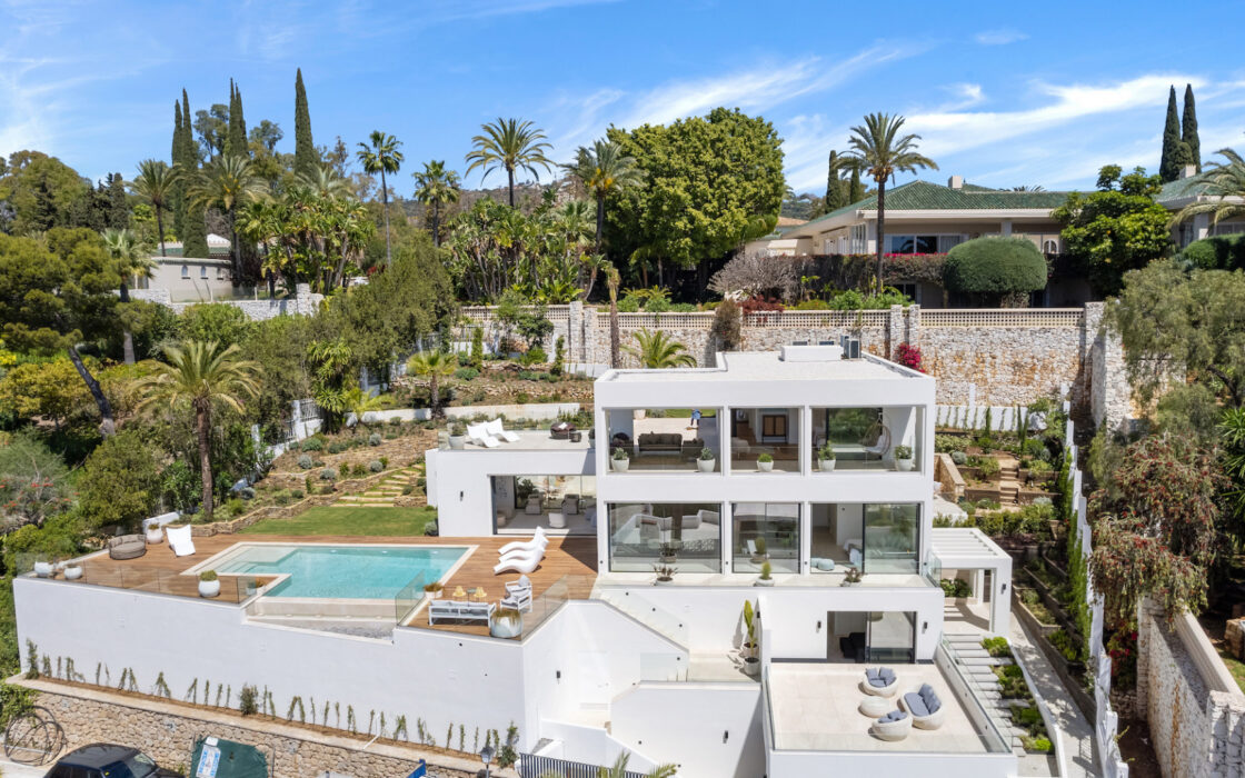 Вилла в Марбелье с 4 спальнями и террасой 450 кв.м.