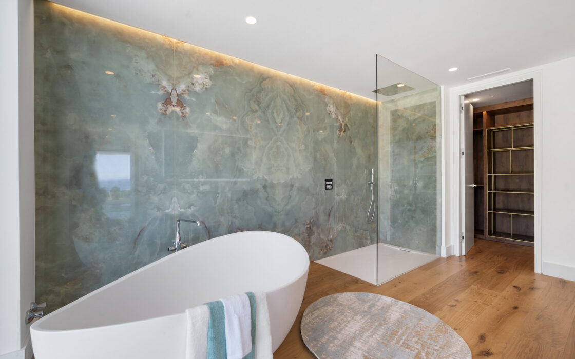 Вилла в Марбелье с 4 спальнями и террасой 450 кв.м.