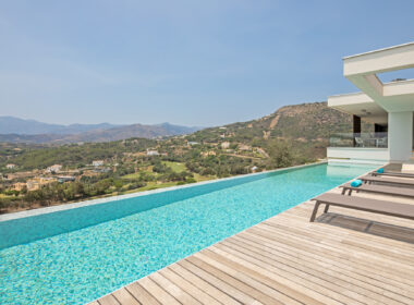 Вилла с террасой в Бенахавис, 4 спальни, 185 кв.м.