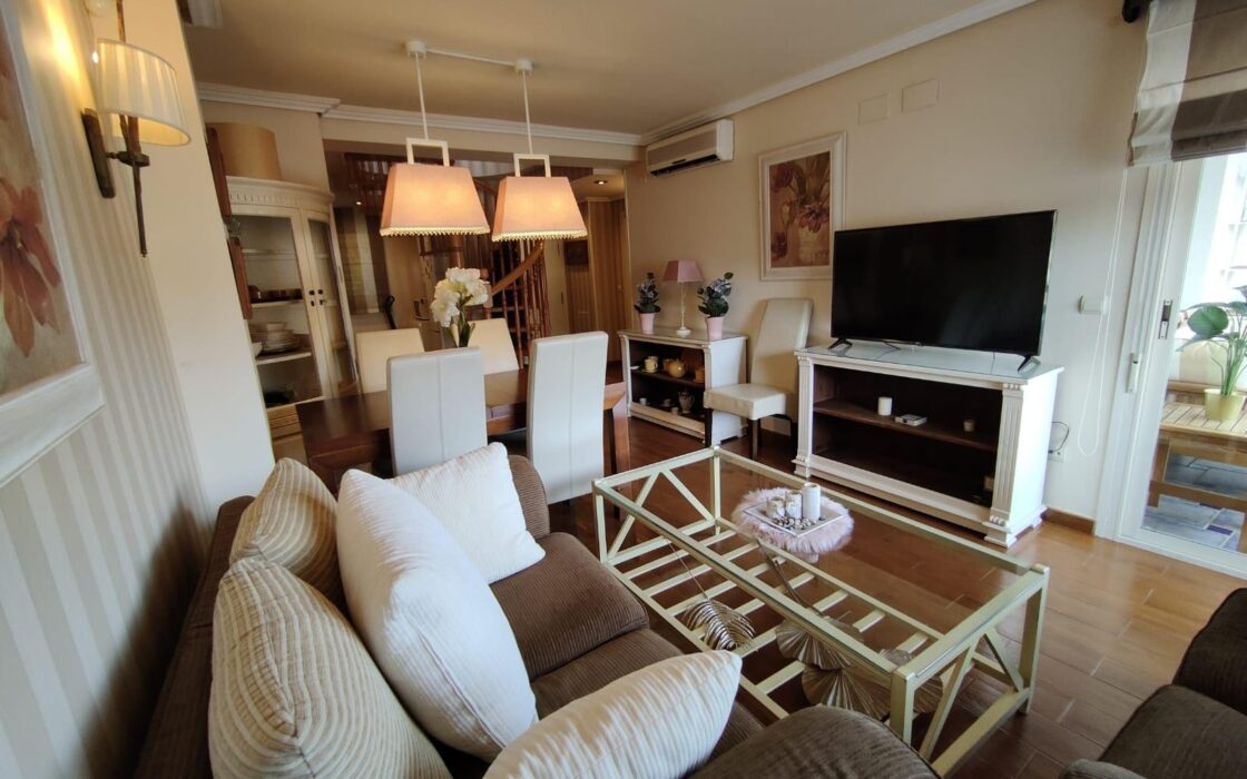 Двоповерхова квартира з терасами в Вільяхойоса 130 кв.м