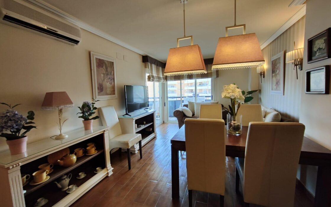 Двоповерхова квартира з терасами в Вільяхойоса 130 кв.м