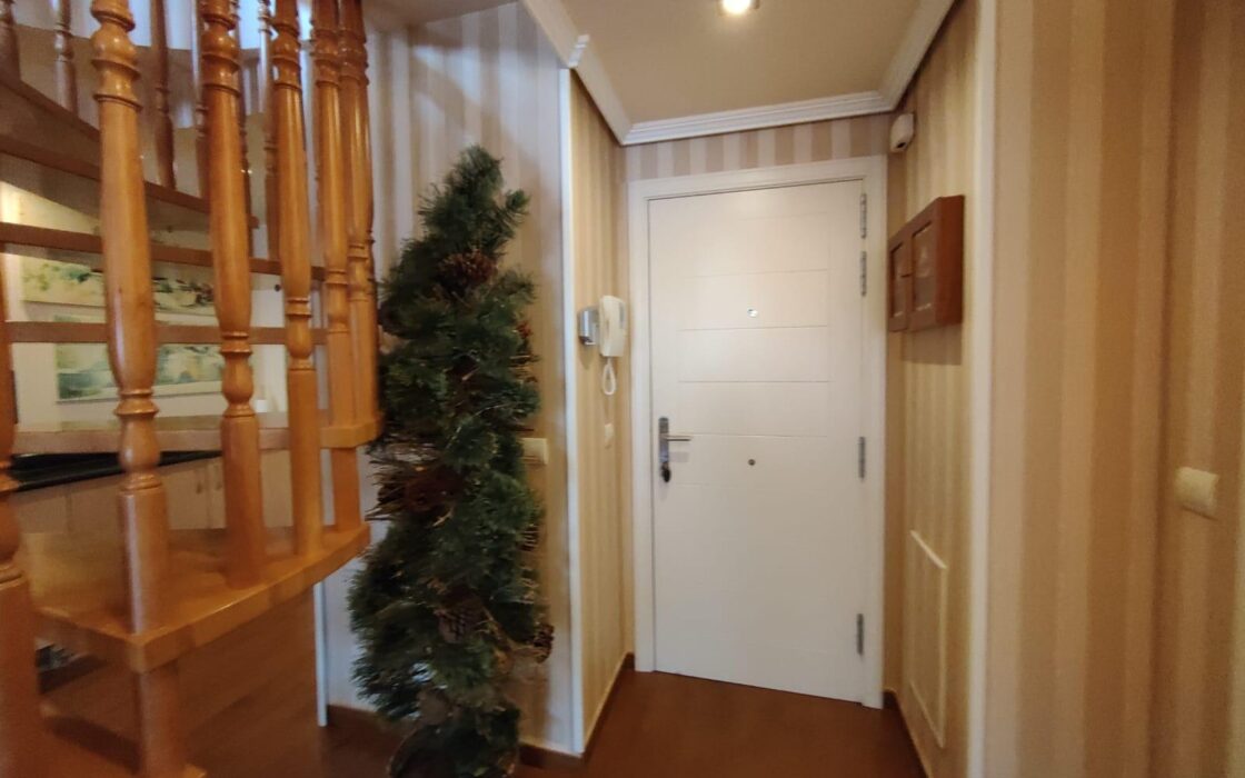 Двоповерхова квартира з терасами в Вільяхойоса 130 кв.м