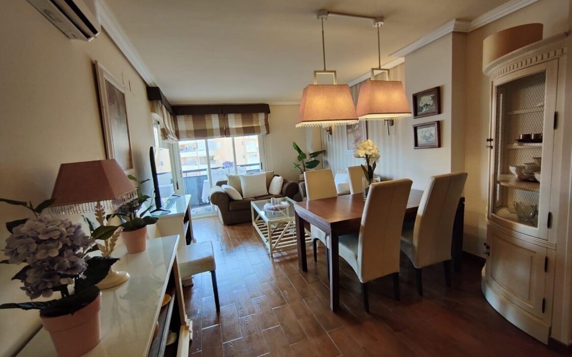 Двоповерхова квартира з терасами в Вільяхойоса 130 кв.м