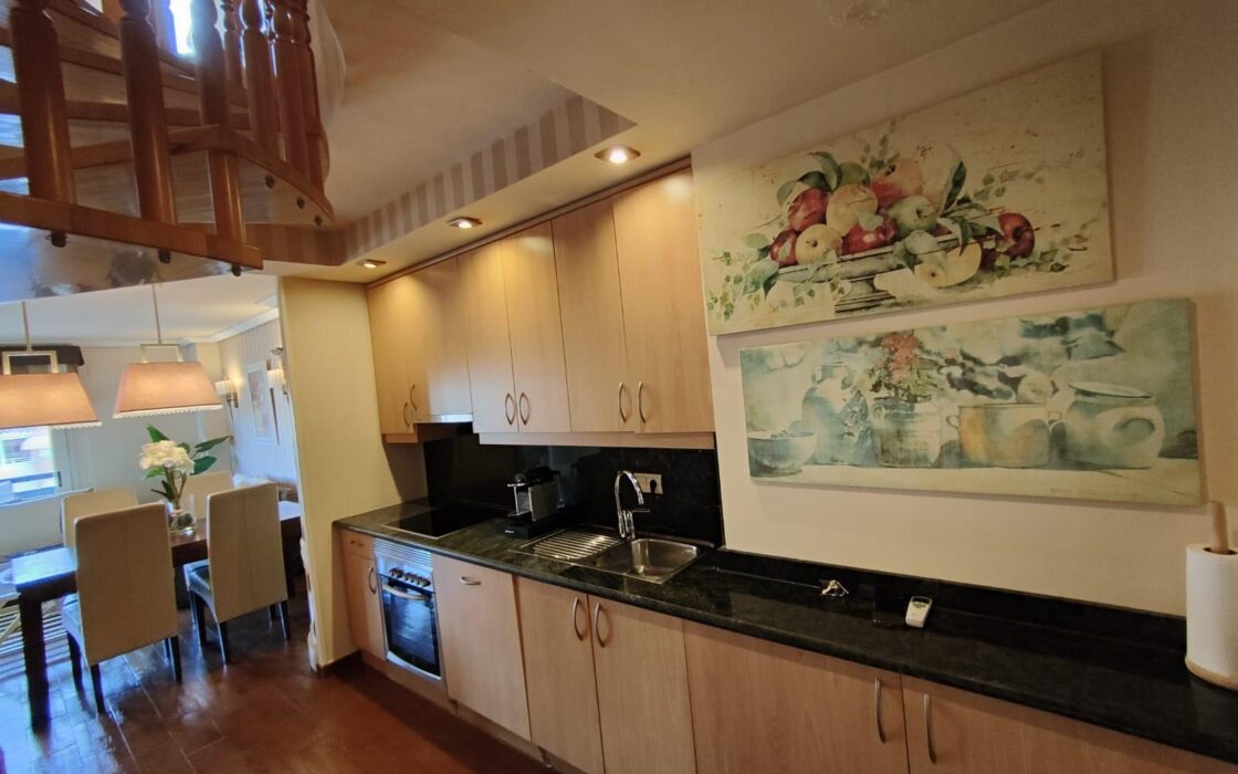 Двоповерхова квартира з терасами в Вільяхойоса 130 кв.м