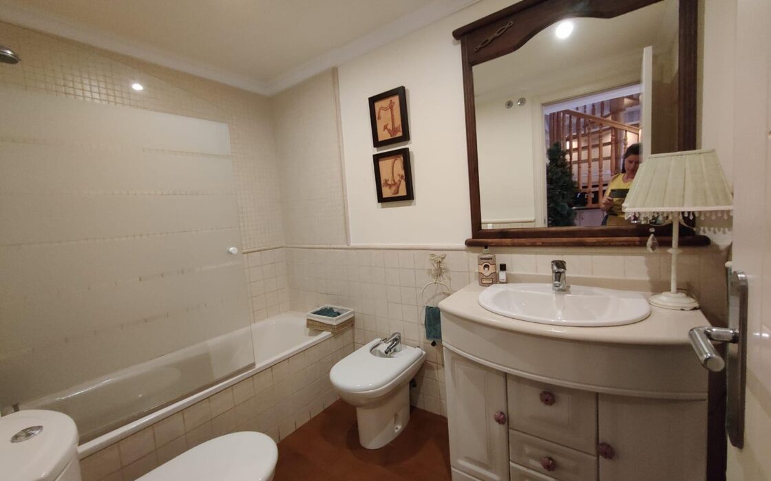 Двоповерхова квартира з терасами в Вільяхойоса 130 кв.м