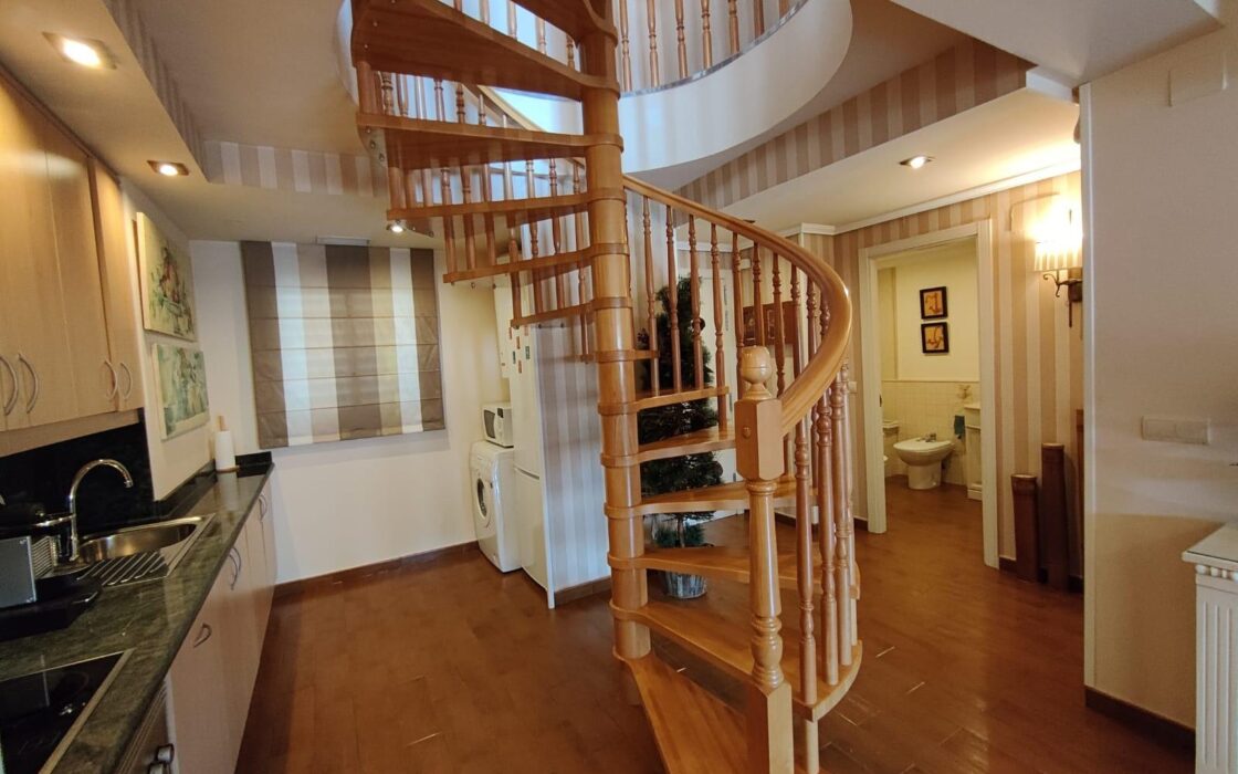 Двоповерхова квартира з терасами в Вільяхойоса 130 кв.м