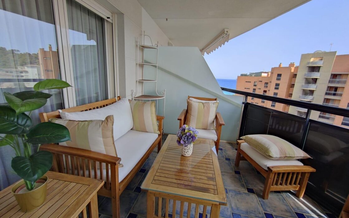 Двоповерхова квартира з терасами в Вільяхойоса 130 кв.м