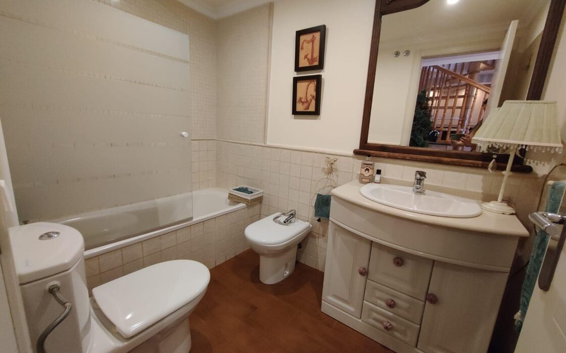 Двоповерхова квартира з терасами в Вільяхойоса 130 кв.м