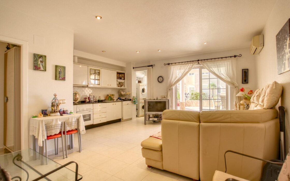 Квартира с террасой и видом на море в Гуардамар дель Сегура