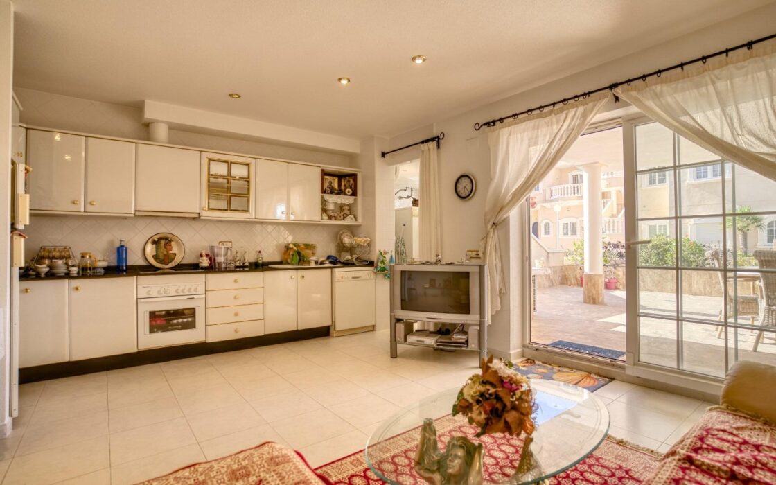 Квартира с террасой и видом на море в Гуардамар дель Сегура