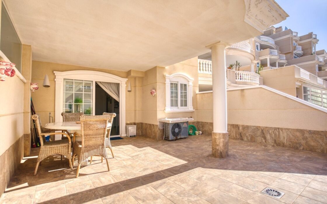 Квартира с террасой и видом на море в Гуардамар дель Сегура