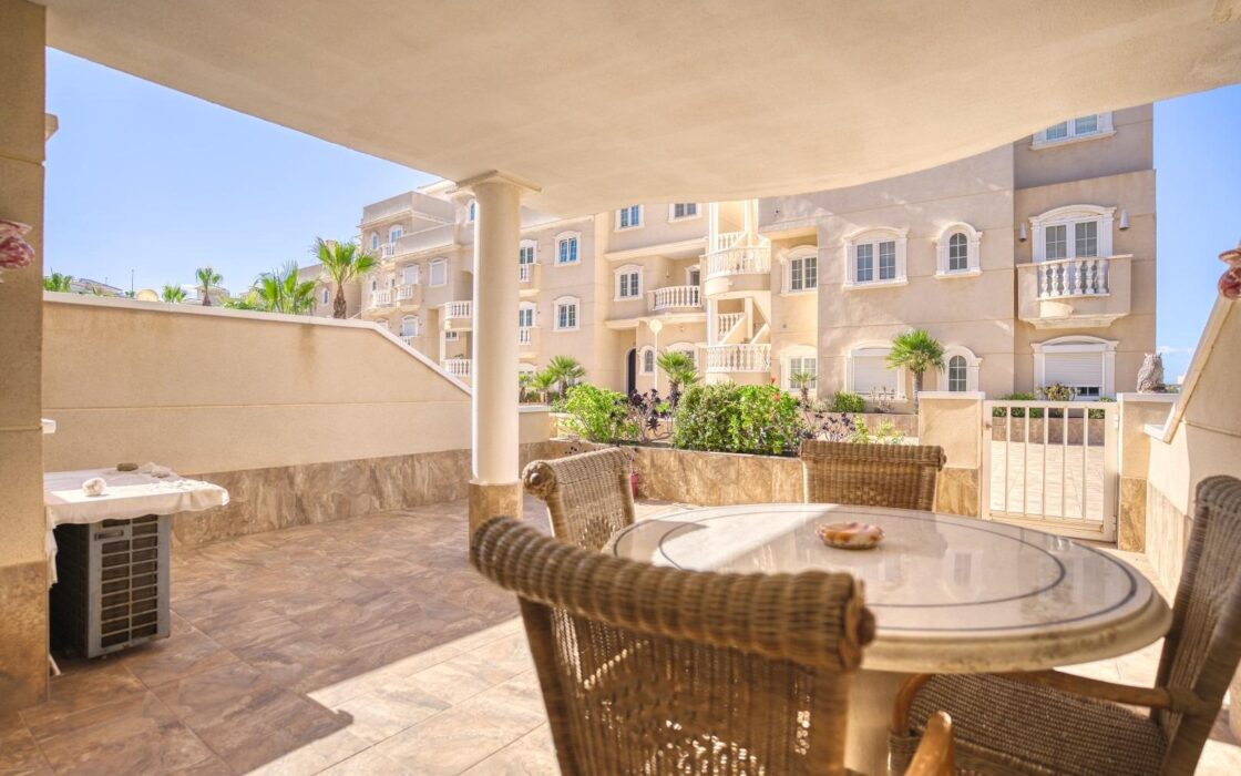 Квартира с террасой и видом на море в Гуардамар дель Сегура