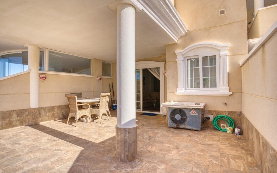 Квартира с террасой и видом на море в Гуардамар дель Сегура