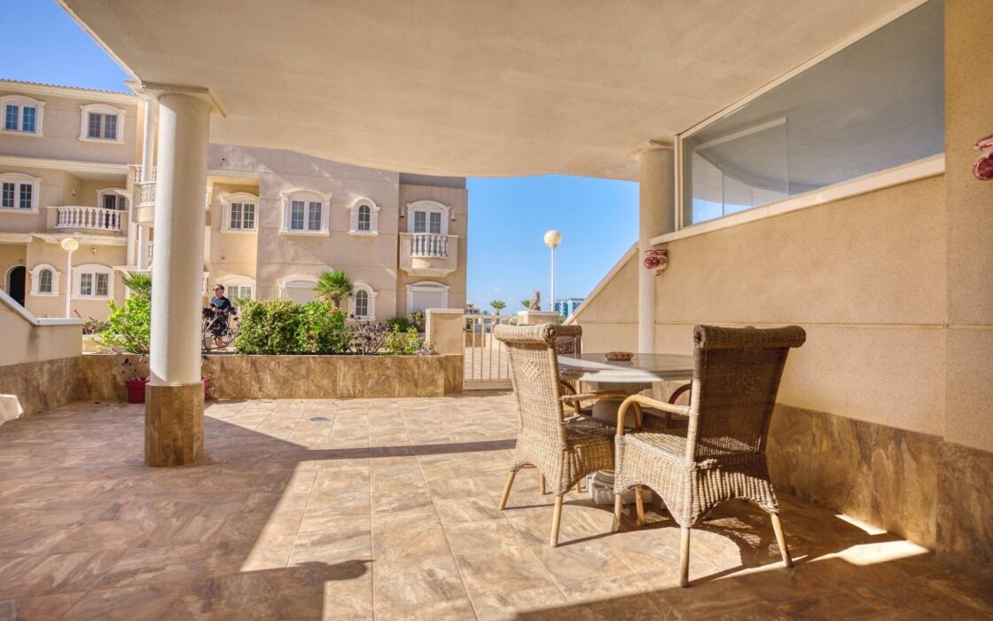 Квартира с террасой и видом на море в Гуардамар дель Сегура