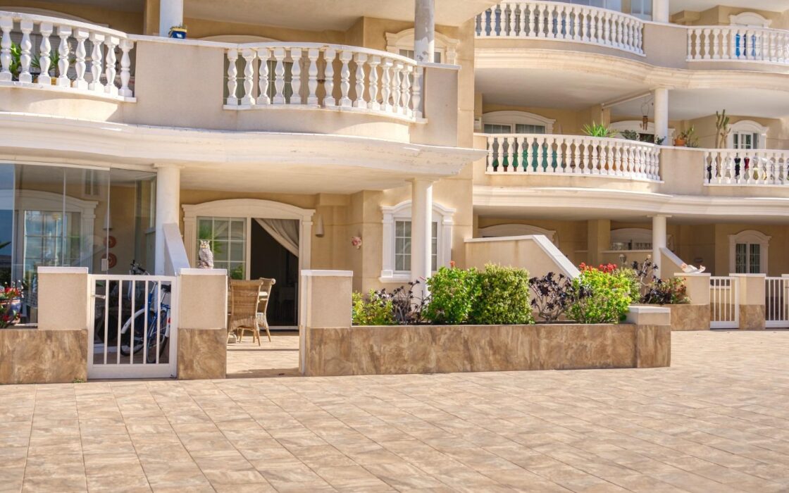 Квартира с террасой и видом на море в Гуардамар дель Сегура