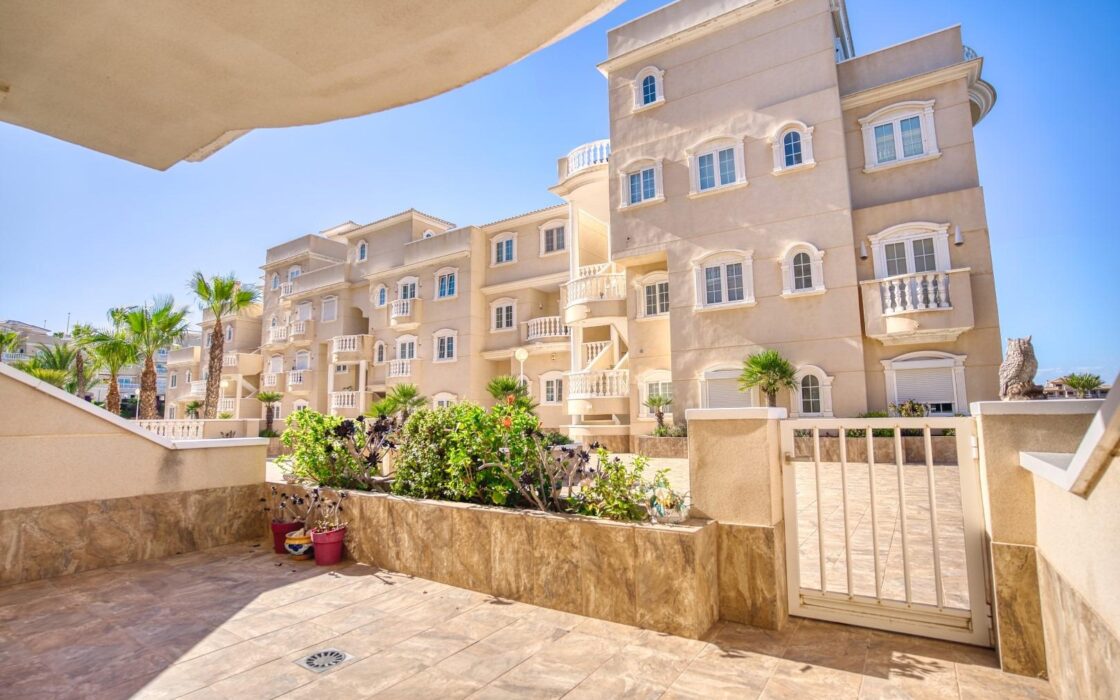 Квартира с террасой и видом на море в Гуардамар дель Сегура