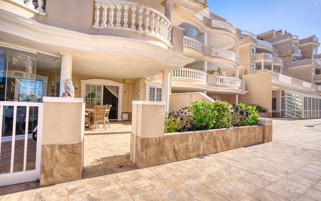 Квартира с террасой и видом на море в Гуардамар дель Сегура