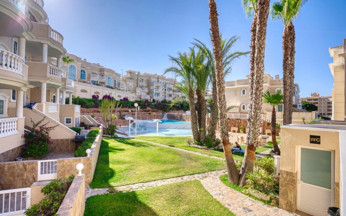 Квартира с террасой и видом на море в Гуардамар дель Сегура