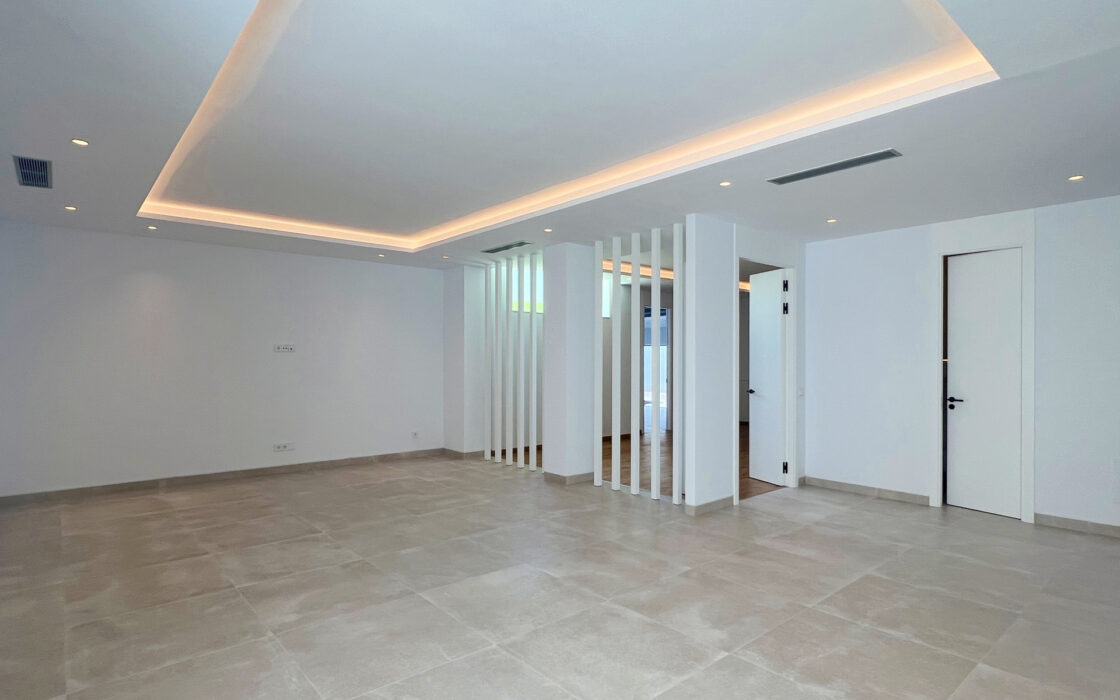 Вилла на Золотой Миле, Марбелья, 5 комнат, терраса