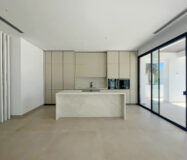 Вилла на Золотой Миле, Марбелья, 5 комнат, терраса