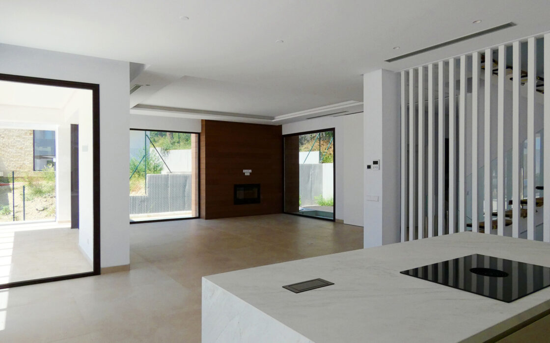 Вилла на Золотой Миле, Марбелья, 5 комнат, терраса