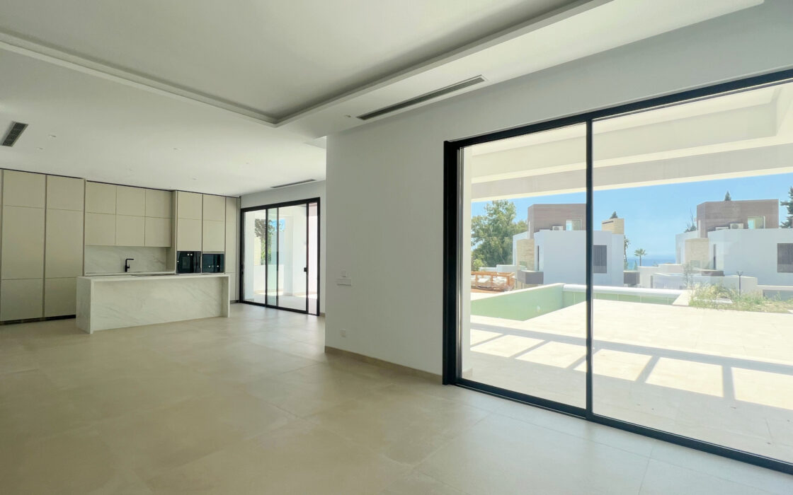 Вилла на Золотой Миле, Марбелья, 5 комнат, терраса