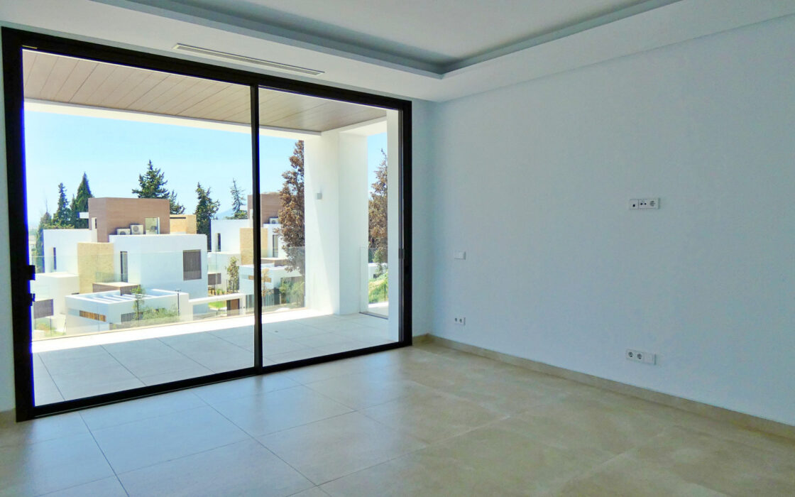 Вилла на Золотой Миле, Марбелья, 5 комнат, терраса