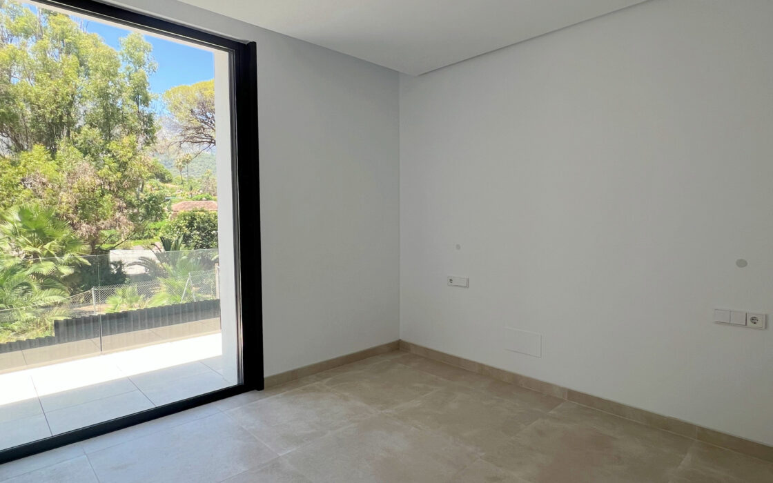 Вилла на Золотой Миле, Марбелья, 5 комнат, терраса