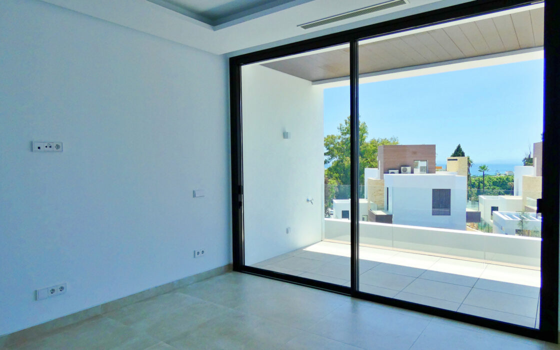 Вилла на Золотой Миле, Марбелья, 5 комнат, терраса