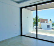 Вилла на Золотой Миле, Марбелья, 5 комнат, терраса